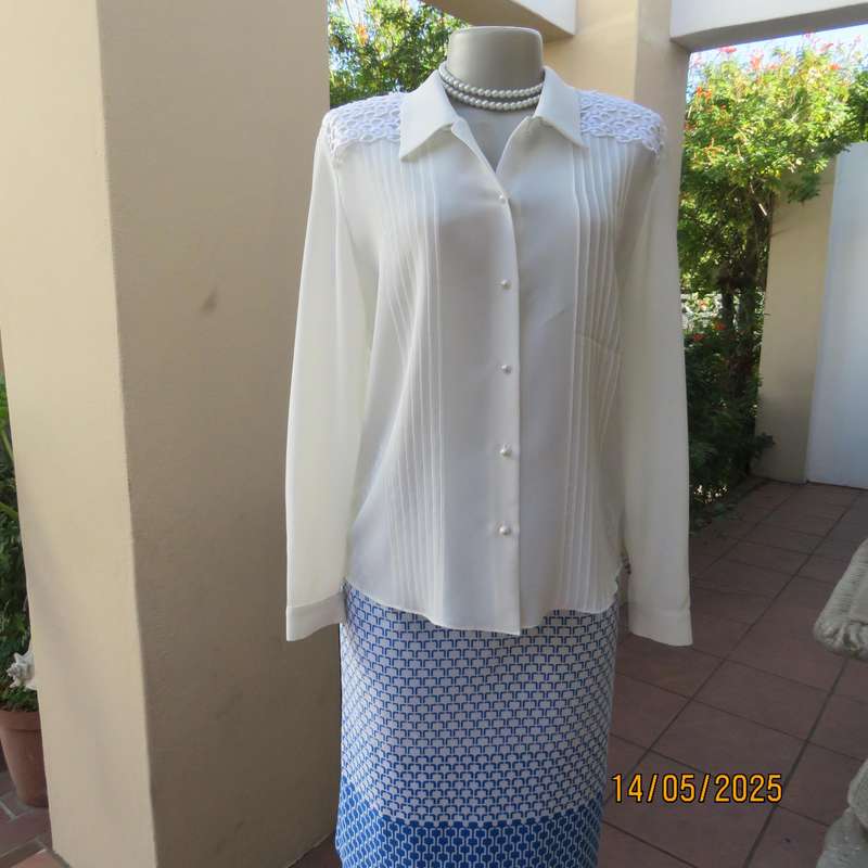 WOOLWORTHS elegant light cream textured polyester top with tucked seams. Size 36.