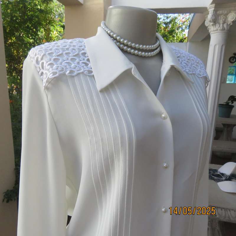 WOOLWORTHS elegant light cream textured polyester top with tucked seams. Size 36.
