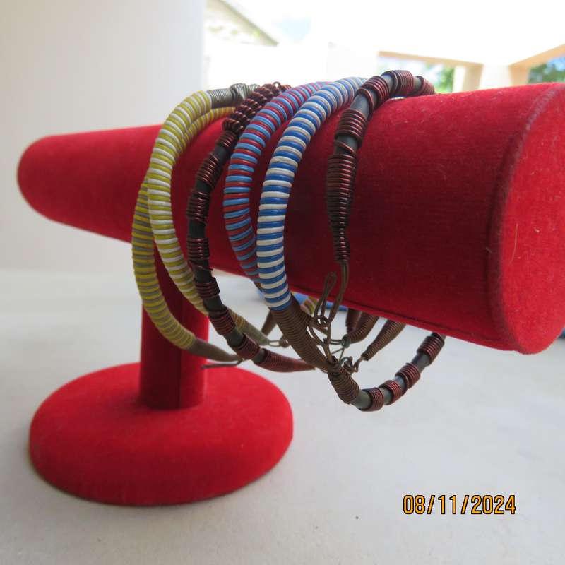 Selection of 6 ethnic bangles in different looks and sizes. Made with wire. Never used.