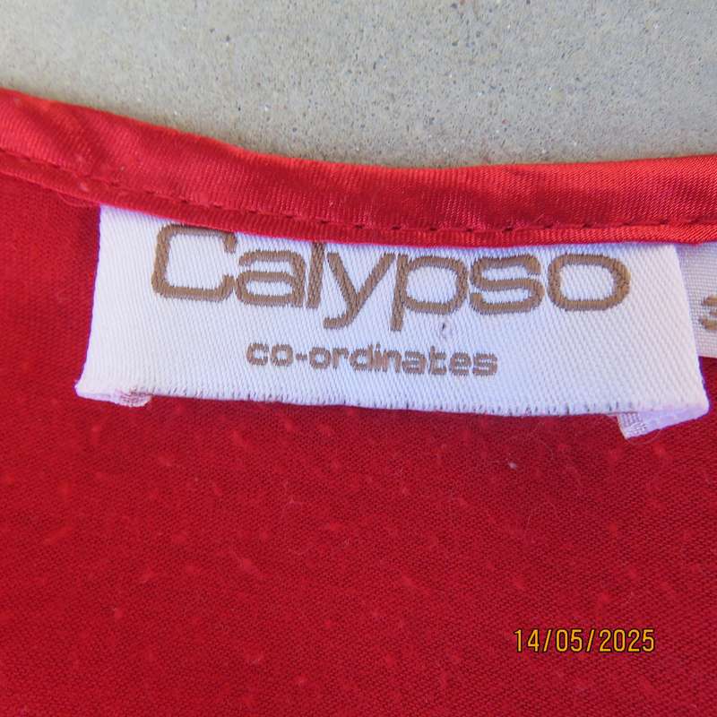 CALYPSO cherry red open hanging long jacket. Close with tiestring. Size 36-38.