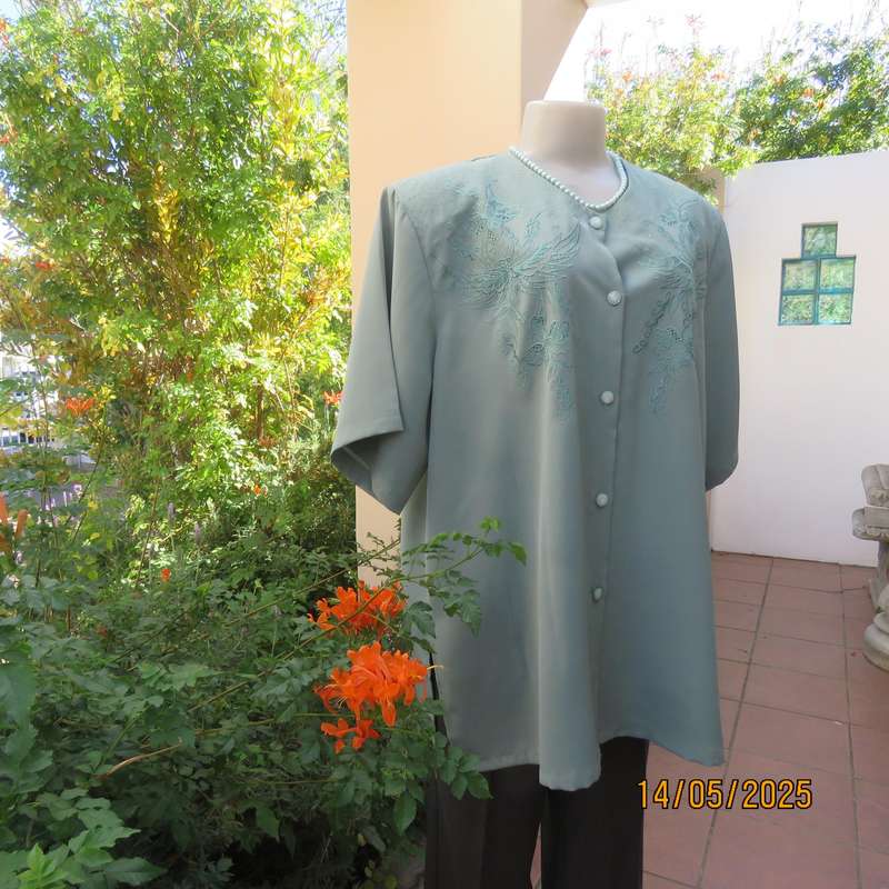REFLEX seafoam green collarless top with stunning embroidery. Size 48.