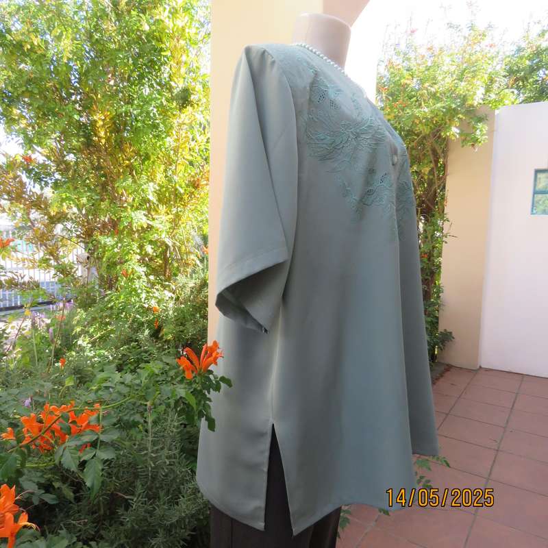 REFLEX seafoam green collarless top with stunning embroidery. Size 48.