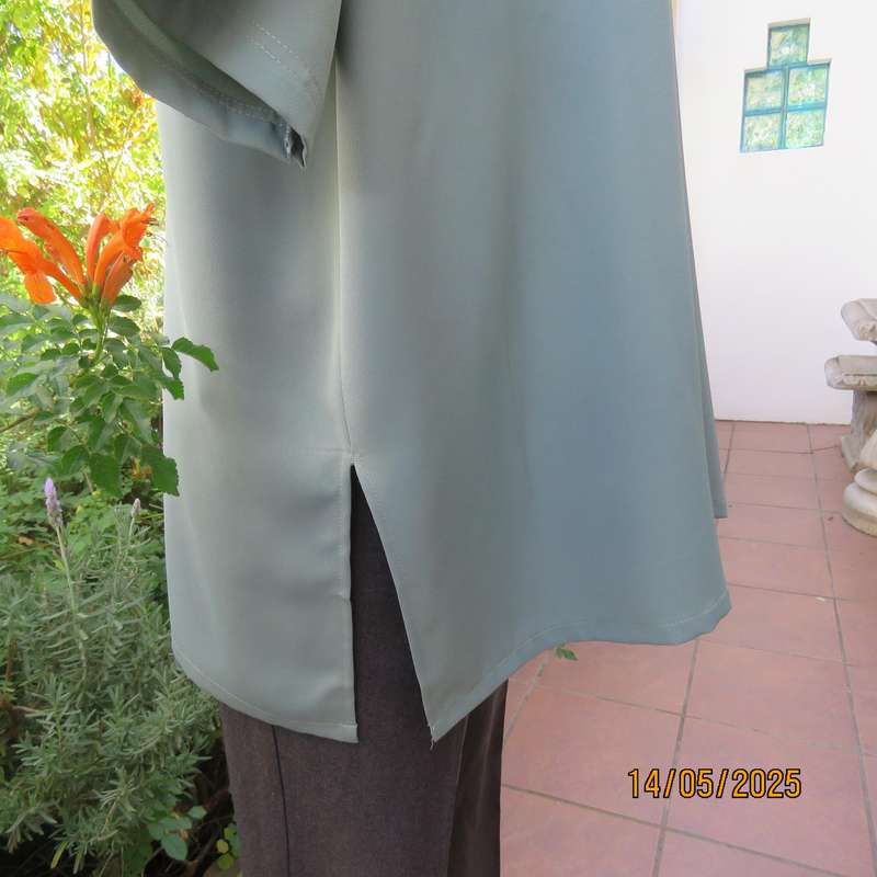 REFLEX seafoam green collarless top with stunning embroidery. Size 48.