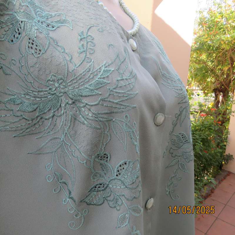 REFLEX seafoam green collarless top with stunning embroidery. Size 48.