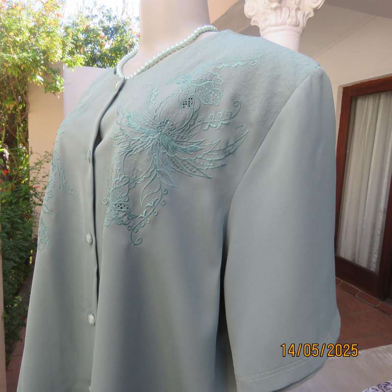 REFLEX seafoam green collarless top with stunning embroidery. Size 48.