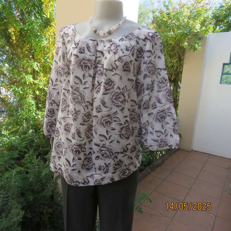 STUDIO W slip over beige with soft pink-grey flowers size 36. Cotton-silk blend.