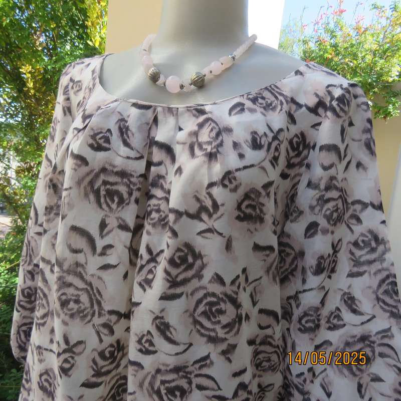 STUDIO W slip over beige with soft pink-grey flowers size 36. Cotton-silk blend.