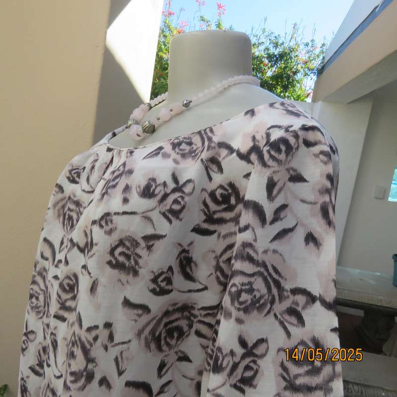 STUDIO W slip over beige with soft pink-grey flowers size 36. Cotton-silk blend.