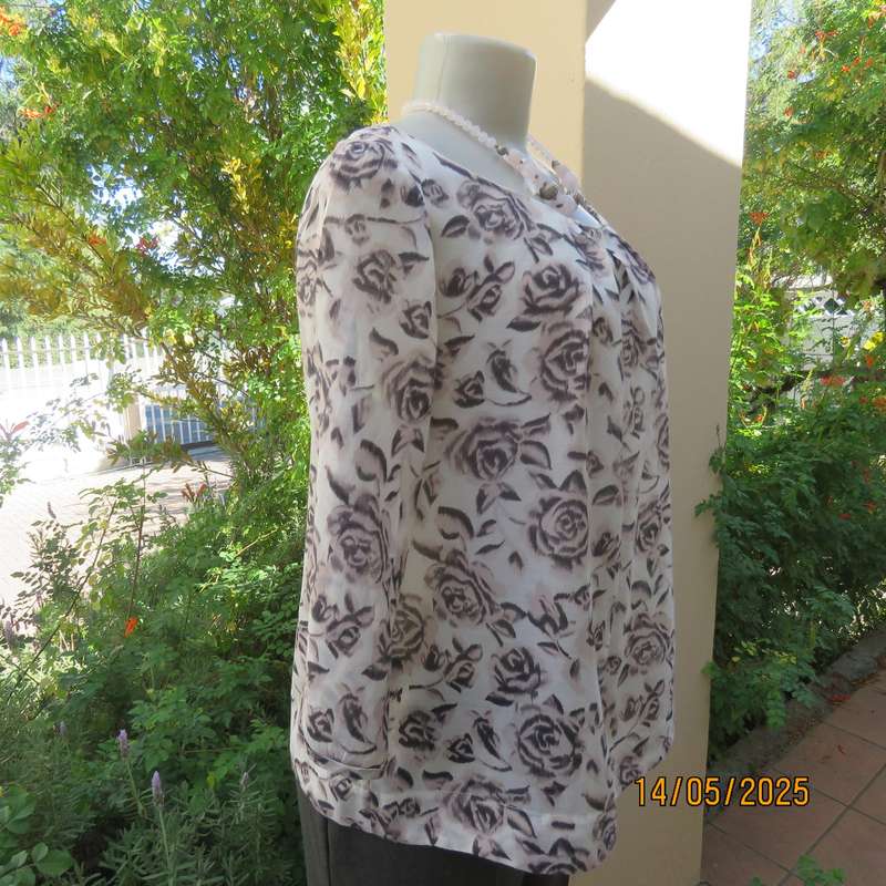STUDIO W slip over beige with soft pink-grey flowers size 36. Cotton-silk blend.
