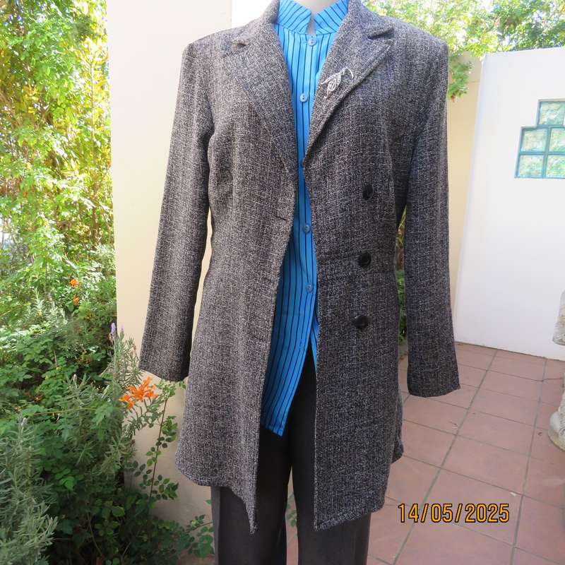 Black-white mottled long jacket size 36. Woven fabric. By BE YOURSELF.