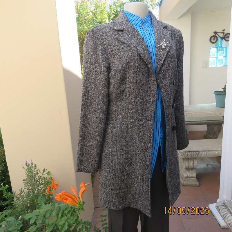 Black-white mottled long jacket size 36. Woven fabric. By BE YOURSELF.
