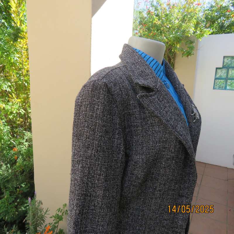 Black-white mottled long jacket size 36. Woven fabric. By BE YOURSELF.