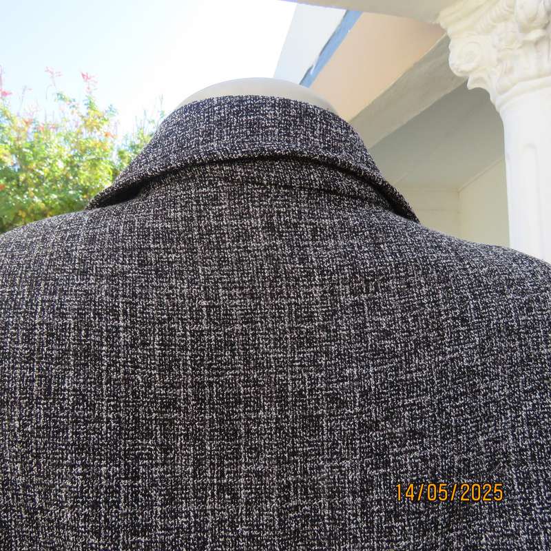 Black-white mottled long jacket size 36. Woven fabric. By BE YOURSELF.