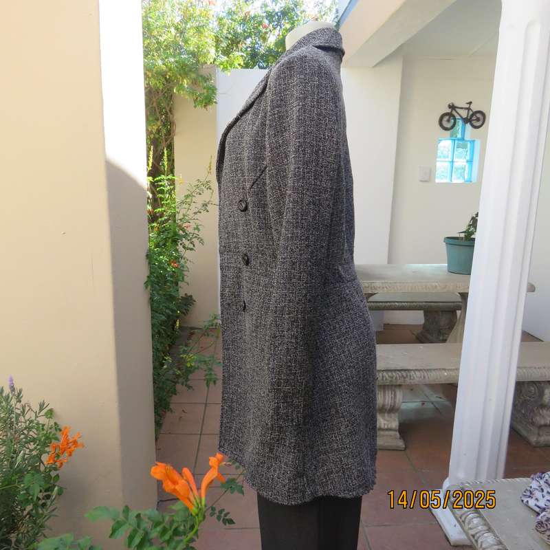 Black-white mottled long jacket size 36. Woven fabric. By BE YOURSELF.