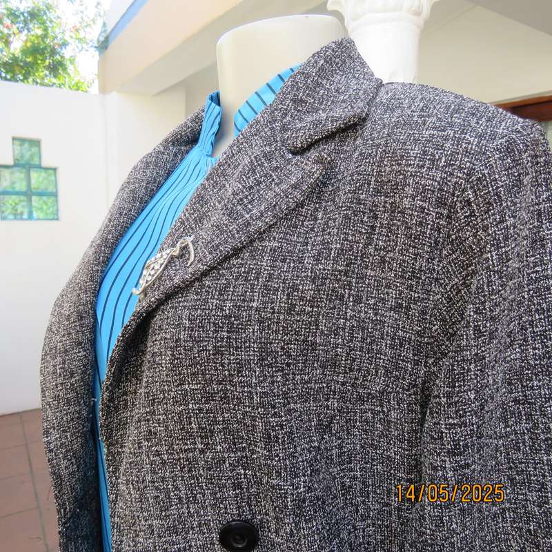 Black-white mottled long jacket size 36. Woven fabric. By BE YOURSELF.