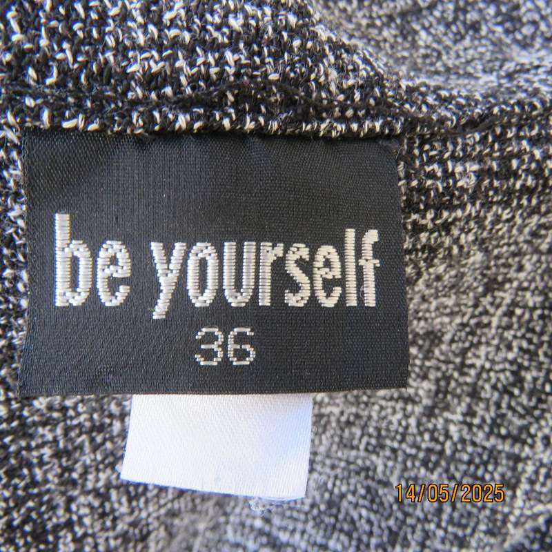 Black-white mottled long jacket size 36. Woven fabric. By BE YOURSELF.