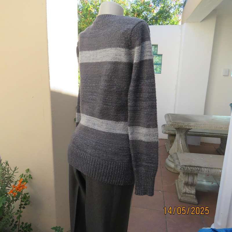 Horizontal patterned soft acrylic knit pull over jumper in greys. Size 36-38