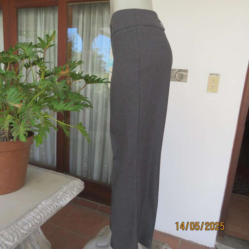 KELSO charcoal grey straight legged dress pants in polyester. Size 38