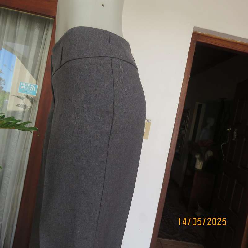 KELSO charcoal grey straight legged dress pants in polyester. Size 38
