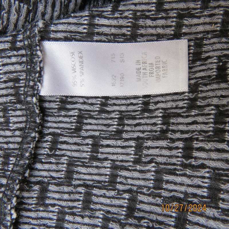 Sexy but smart black and white houndstooth bodycon skirt.Viscose stretch. Size 32. Bandless.As new.