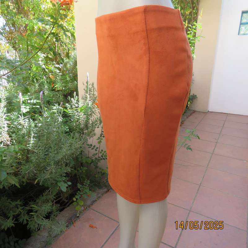 JUDY'S PRIDE burnt orange suede look stretch polyester paneled bodycon skirt. Size 36-38