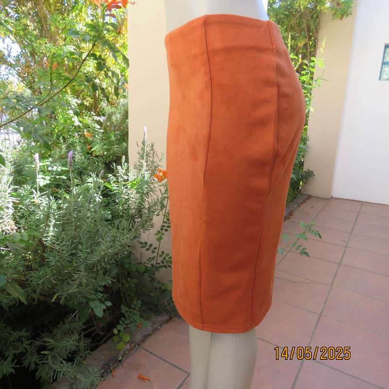 JUDY'S PRIDE burnt orange suede look stretch polyester paneled bodycon skirt. Size 36-38