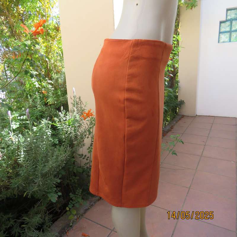 JUDY'S PRIDE burnt orange suede look stretch polyester paneled bodycon skirt. Size 36-38