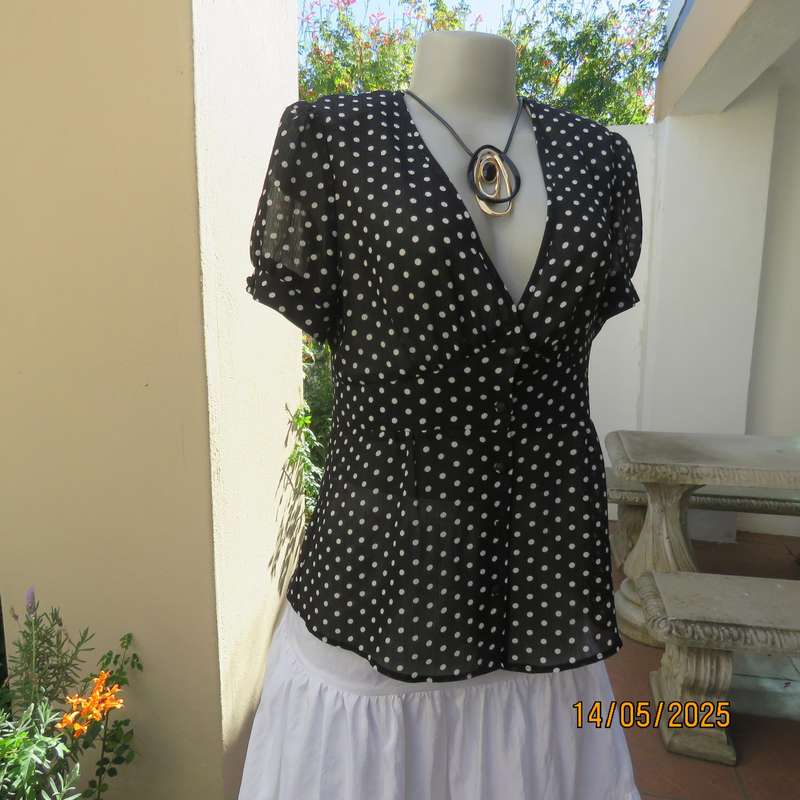 KELSO black-white polkadot sheer creased polyester short sleeve top. Size 36.
