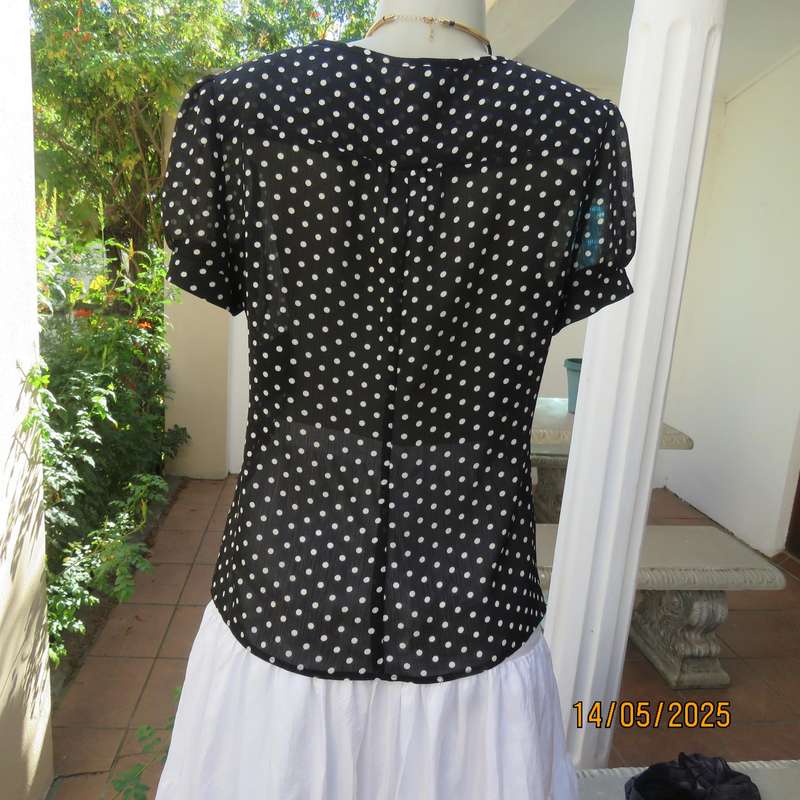 KELSO black-white polkadot sheer creased polyester short sleeve top. Size 36.