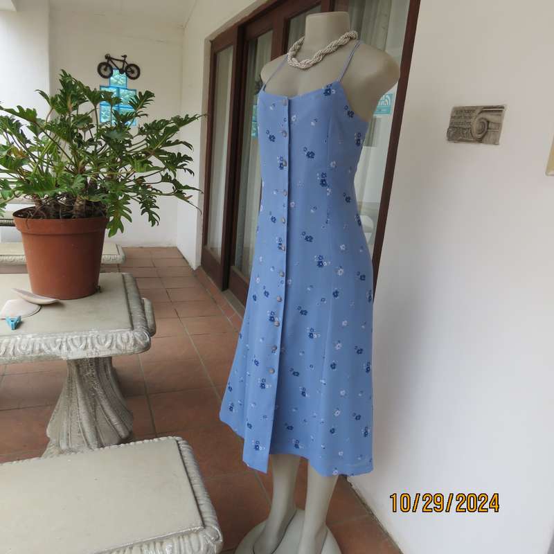 ALBERO TARFE sky blue button down dress with darker blue-white flowers. Size 34. Thin shoulderbands.