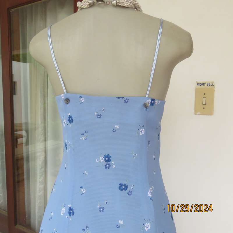 ALBERO TARFE sky blue button down dress with darker blue-white flowers. Size 34. Thin shoulderbands.