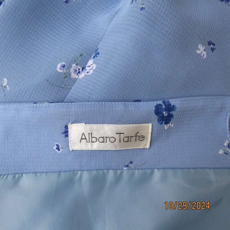 ALBERO TARFE sky blue button down dress with darker blue-white flowers. Size 34. Thin shoulderbands.