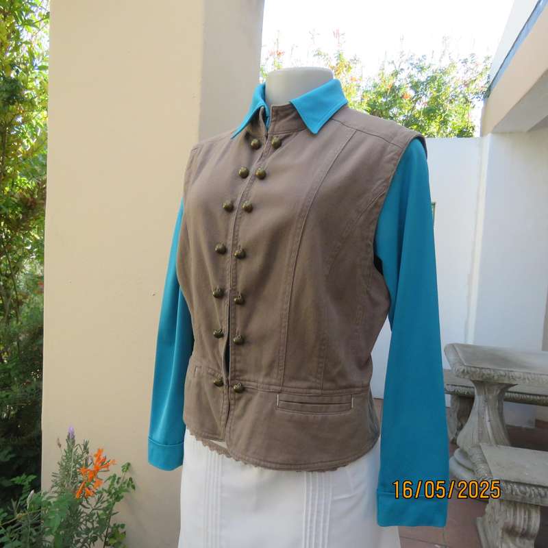 STATURE thick cotton ecru  colour waistcoat size 38 with hook-eye closure.