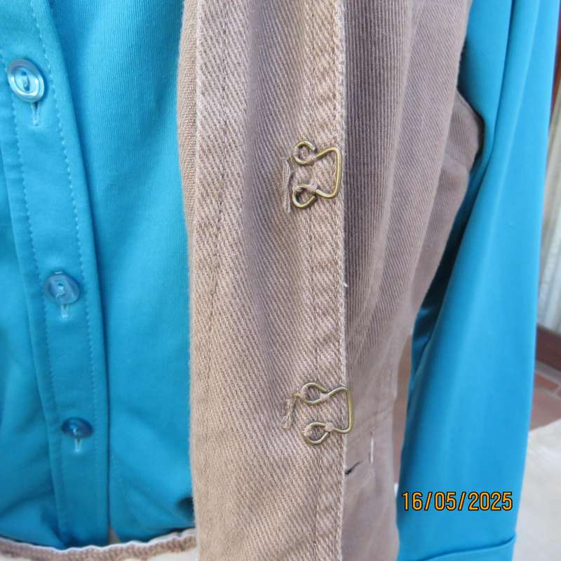 STATURE thick cotton ecru  colour waistcoat size 38 with hook-eye closure.
