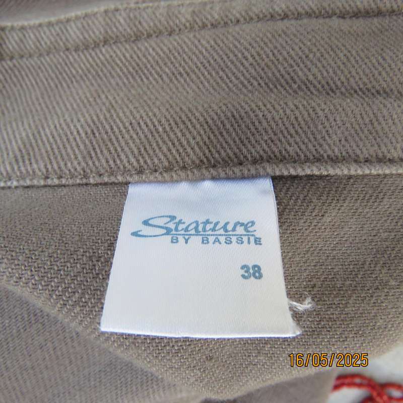 STATURE thick cotton ecru  colour waistcoat size 38 with hook-eye closure.