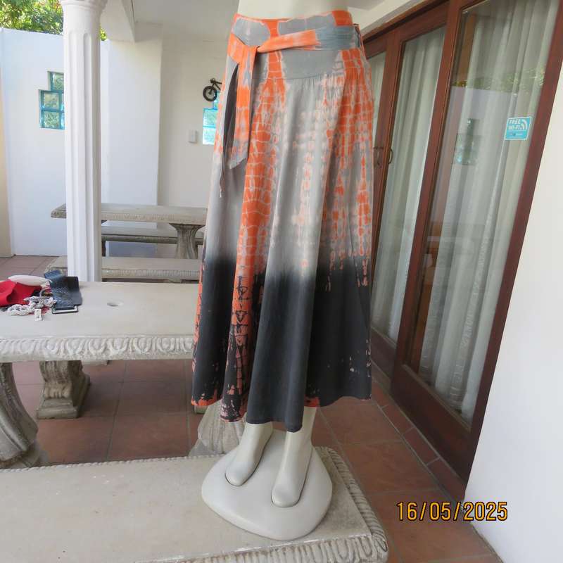 JUDY'S PRIDE half flare tie dyed silvergrey-orange-black cotton skirt. Size 36