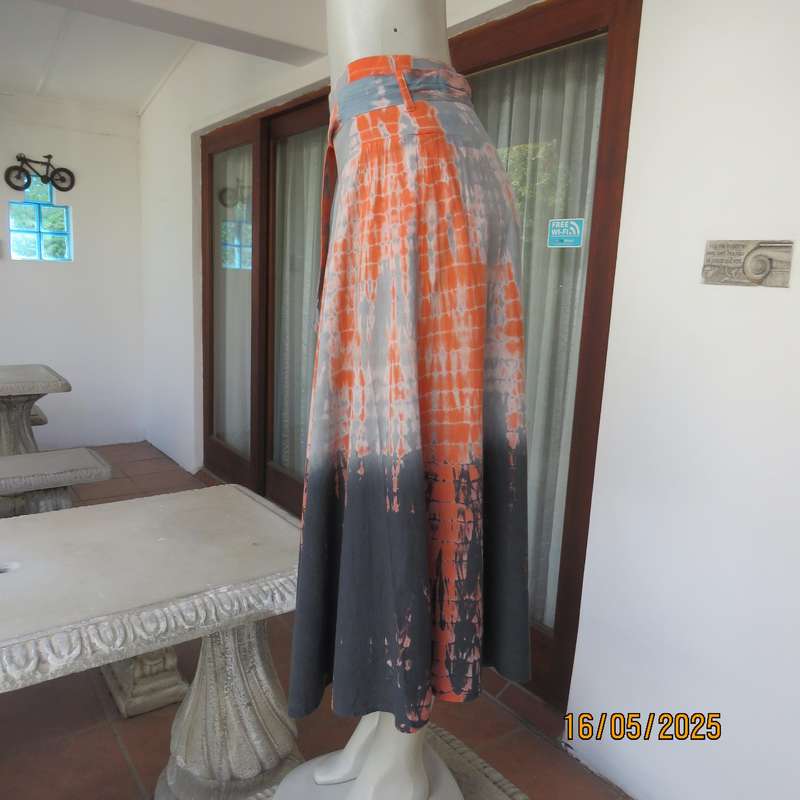 JUDY'S PRIDE half flare tie dyed silvergrey-orange-black cotton skirt. Size 36