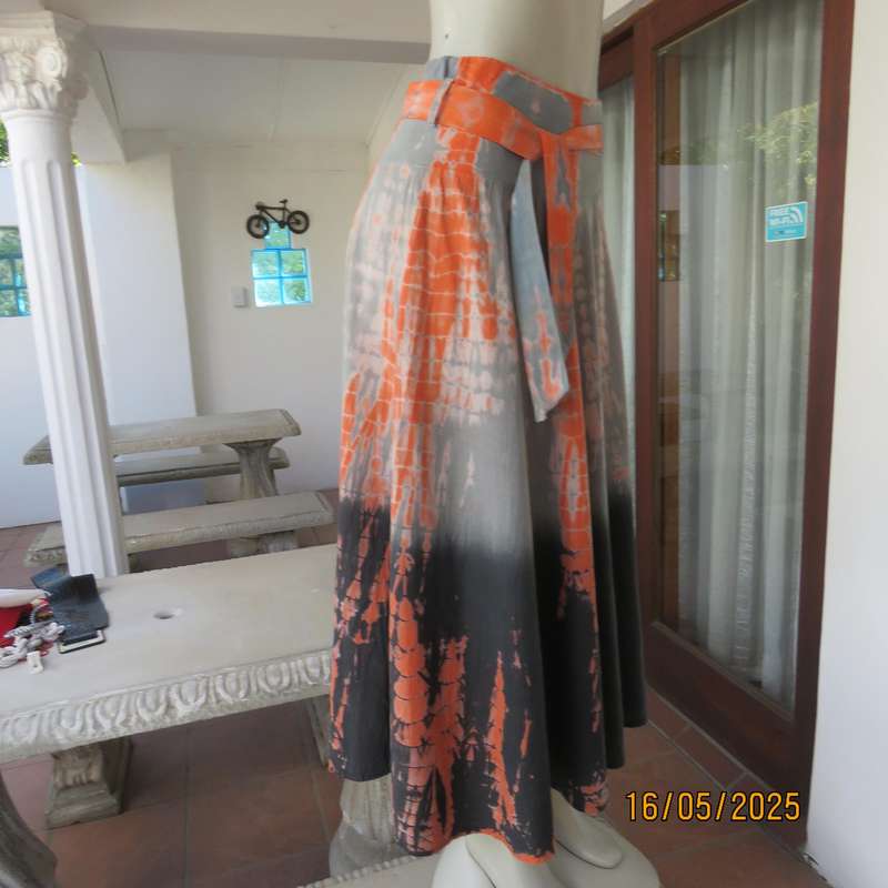 JUDY'S PRIDE half flare tie dyed silvergrey-orange-black cotton skirt. Size 36