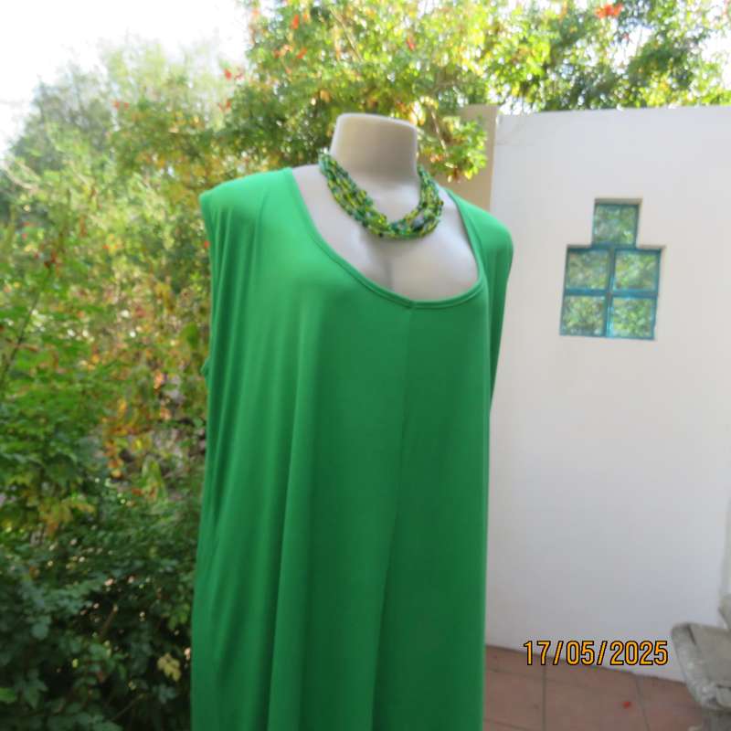 Shamrock green slip over size 46-48 shift dress. Slit on front. Polyester stretch