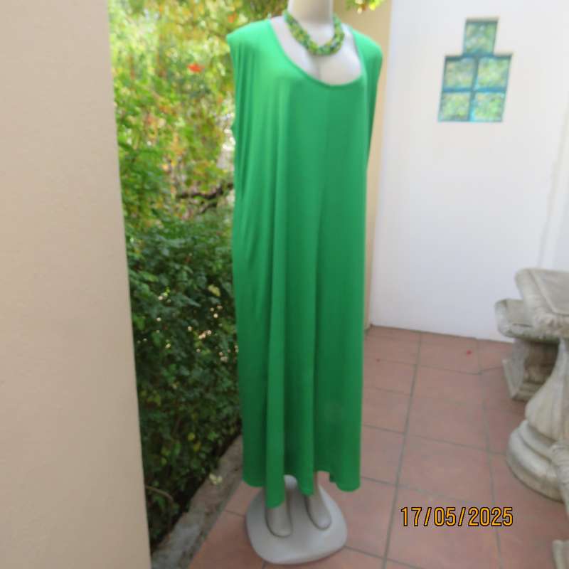 Shamrock green slip over size 46-48 shift dress. Slit on front. Polyester stretch