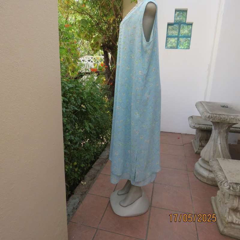MILADY'S shift dress in 2 layers. Pistachio with green-white leaves. Size 44.