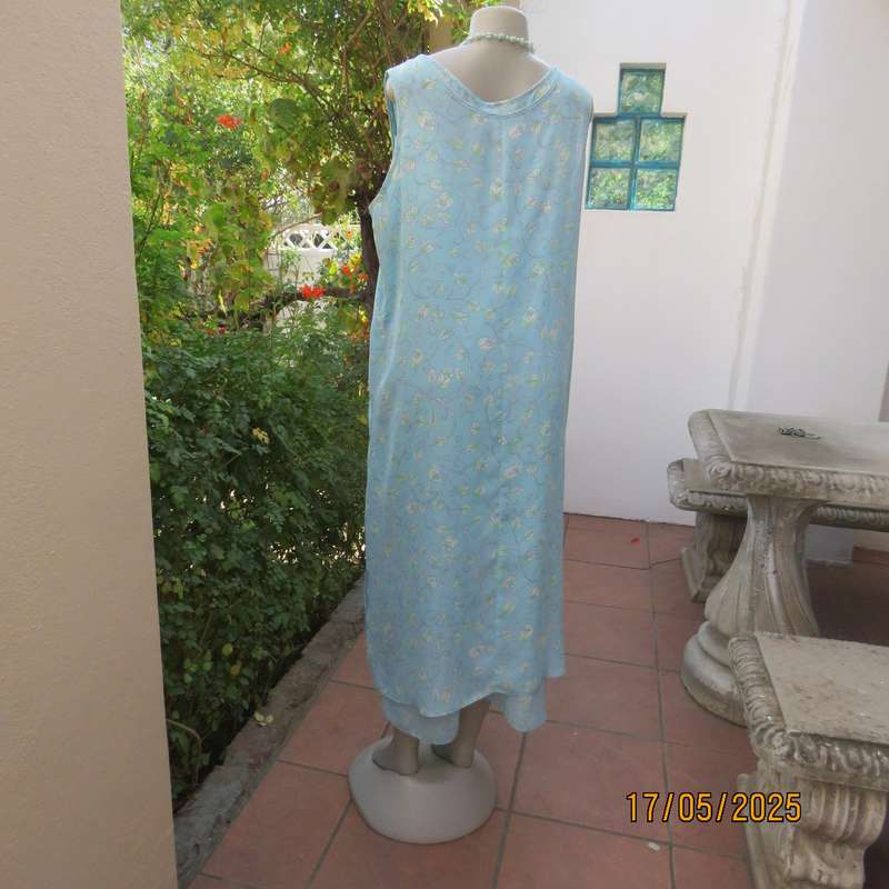 MILADY'S shift dress in 2 layers. Pistachio with green-white leaves. Size 44.