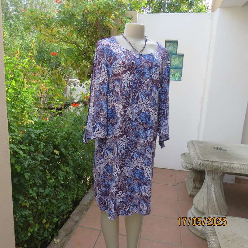 OR plum-blue shift under knee viscose dress with white leaf. Size 40