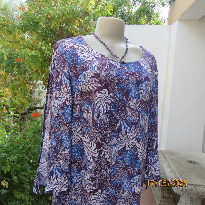 OR plum-blue shift under knee viscose dress with white leaf. Size 40