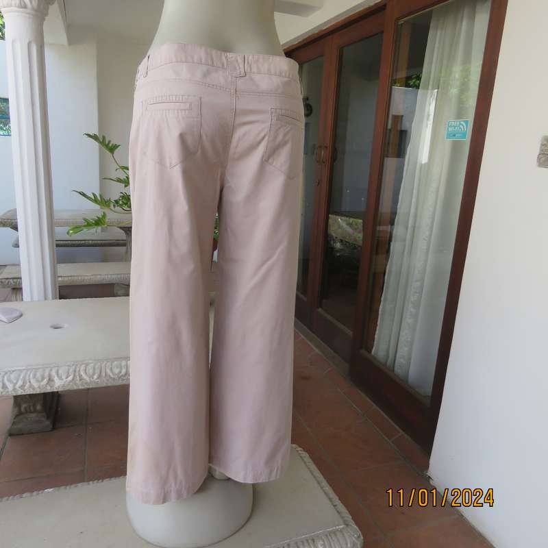 Smart beige 100% cotton ankle length wide leg pants size 36. Pockets front-back. As new cond.