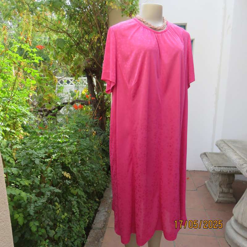 Boutique made magenta pink silky shiny patterned polyester shift short sleeve dress. Size 48