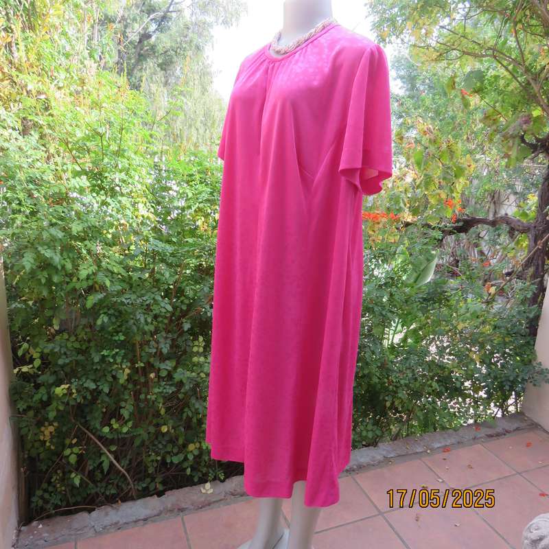 Boutique made magenta pink silky shiny patterned polyester shift short sleeve dress. Size 48