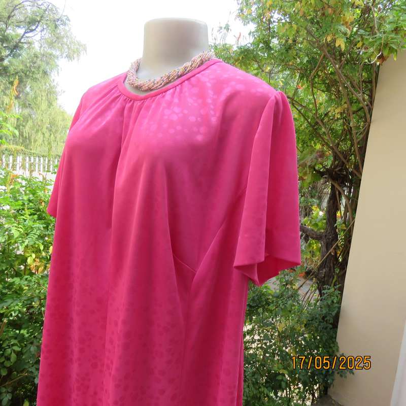 Boutique made magenta pink silky shiny patterned polyester shift short sleeve dress. Size 48
