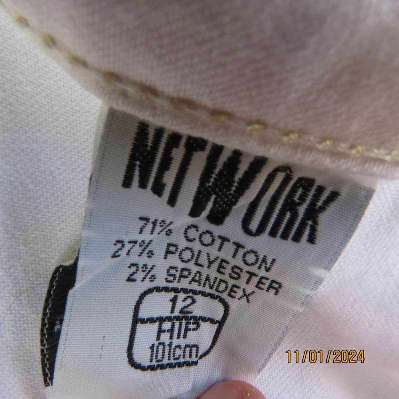 Snow white polycotton stretch cropped pants size 36 in polycotton stretch. Pockets back-front.As new
