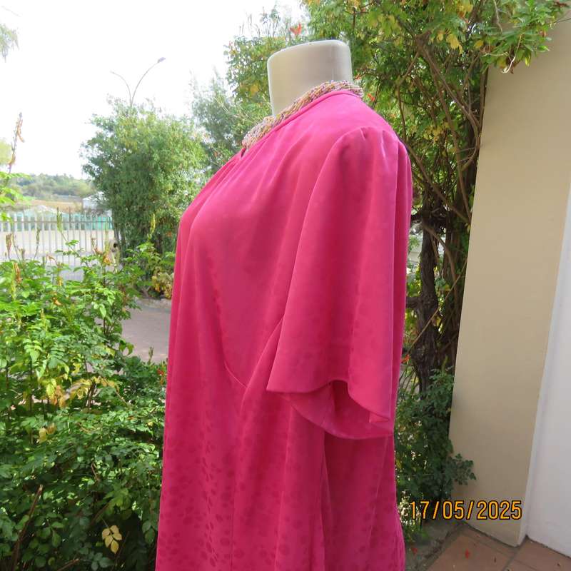 Boutique made magenta pink silky shiny patterned polyester shift short sleeve dress. Size 48